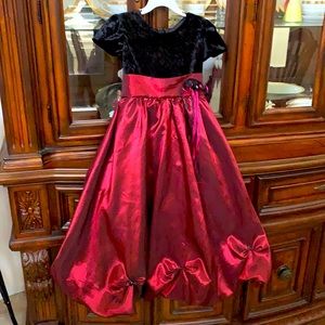 Beautiful botique gown lovely on.